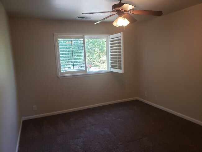 Building Photo - 579 Morgan Dr