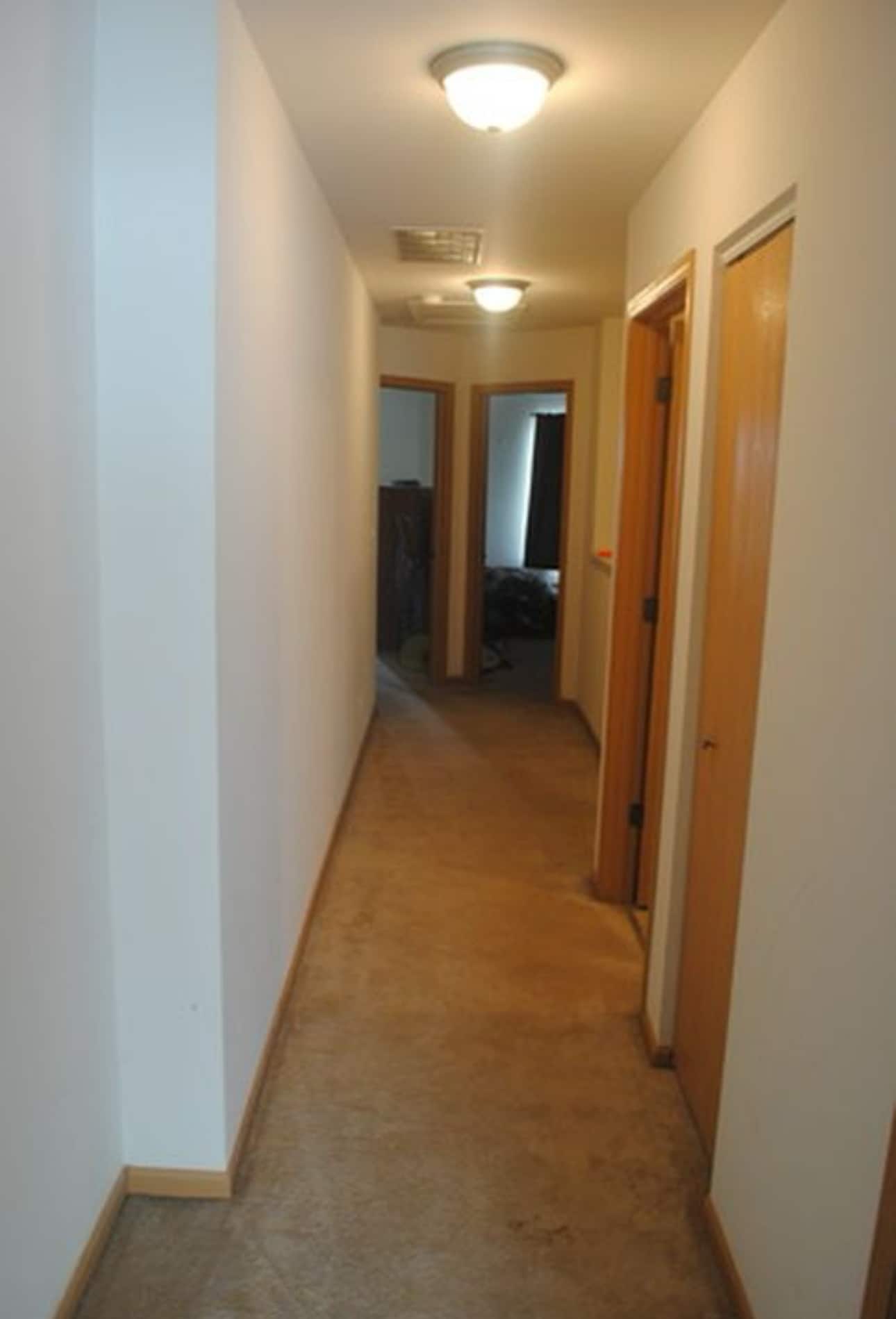 Building Photo - 536 W Kristina Ln