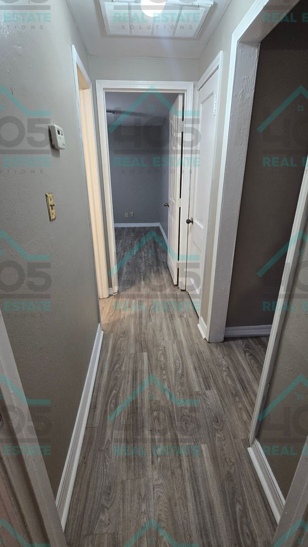 Building Photo - 2 Bedroom Home