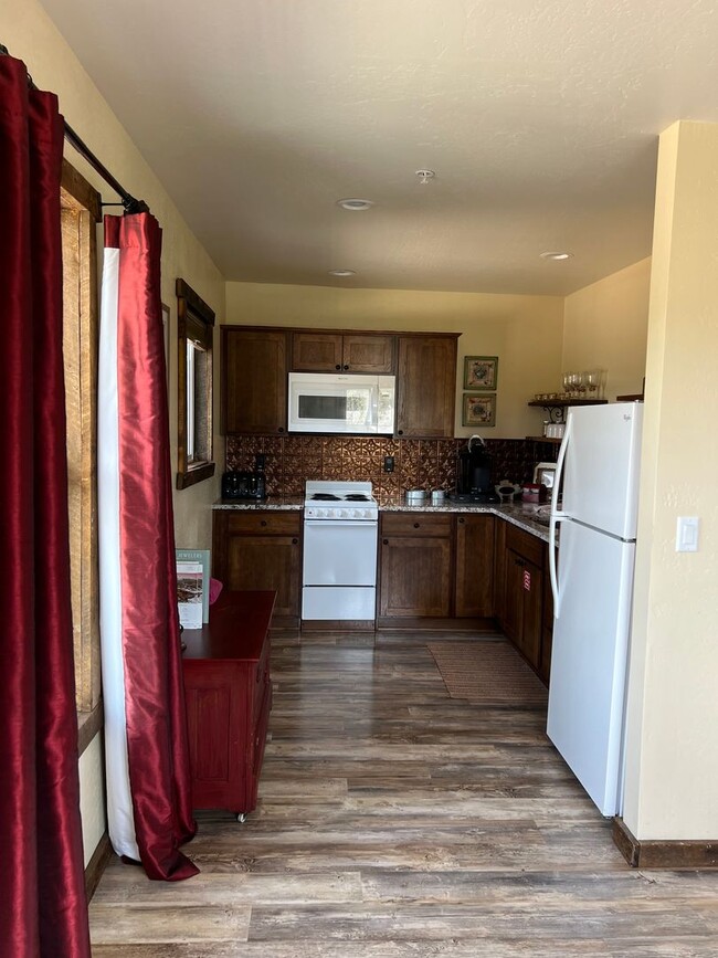 Building Photo - Golden Nugget Apartment