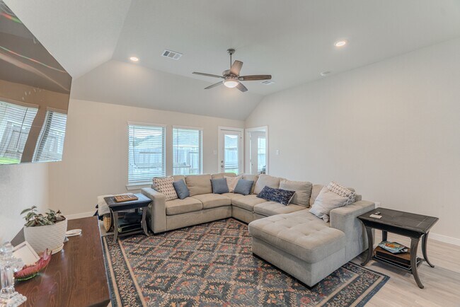 Building Photo - 22035 Juniper Crossing Dr