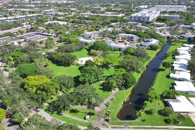 Building Photo - 8137 NW 17th Manor