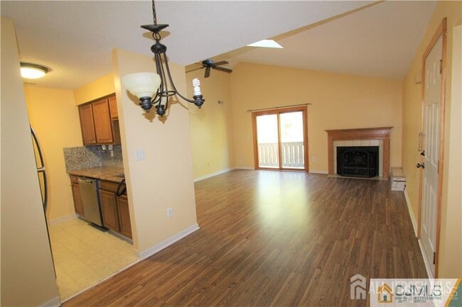 Building Photo - 1806 Ravens Crest Dr