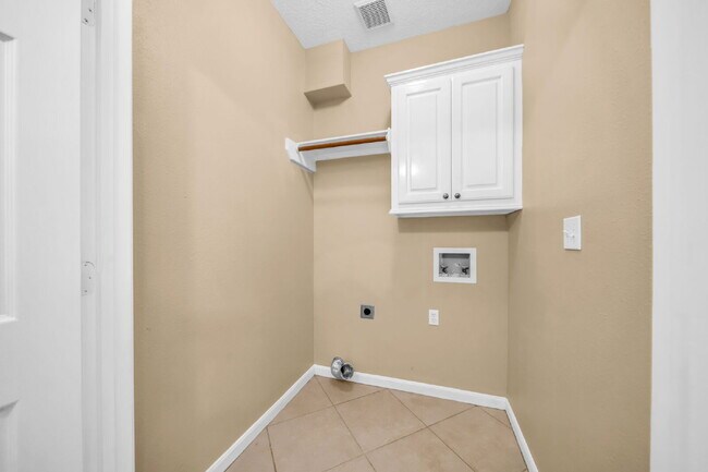 Building Photo - Live just steps from Lake Conroe in this beautifully maintained 3-bedroom, 2-bath home located in...