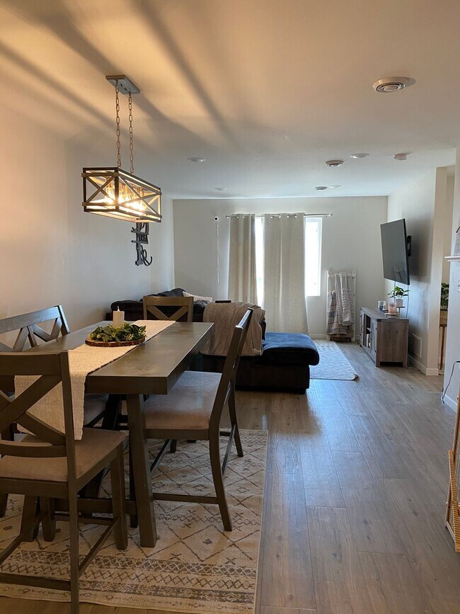 Building Photo - New Construction Townhouse for Rent - Tham...