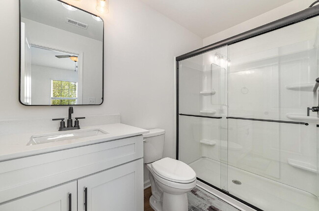 Building Photo - Comfortable & cozy Charlotte Townhouse 10 ...