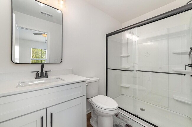 Building Photo - Comfortable & cozy Charlotte Townhouse 10 min from uptown