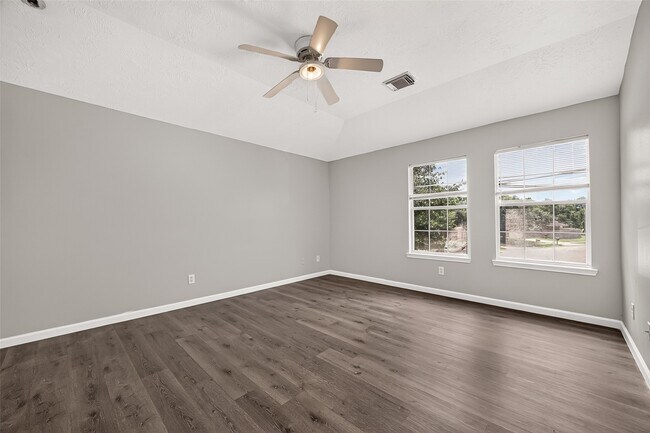 Building Photo - 19451 Nasworthy Dr