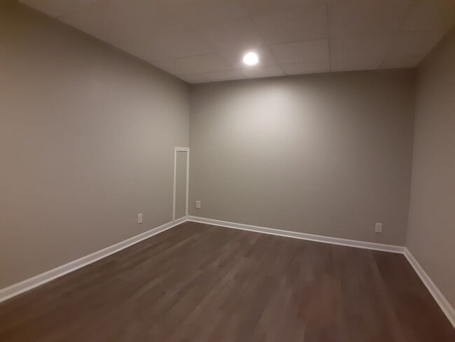 Building Photo - Radford, 1 BR / 1 BA Apartment, Available May 20th