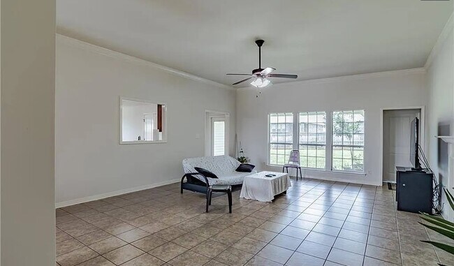 Building Photo - 1375 Selby Phillips Dr
