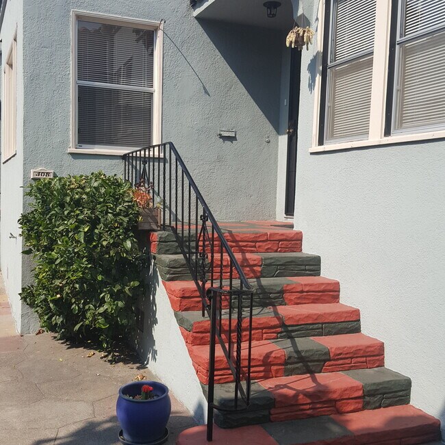 Front entry w/ porch - 408 45th St