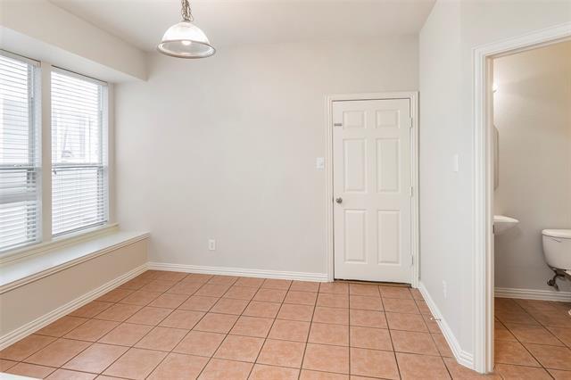 Building Photo - 10015 Pinecrest Dr