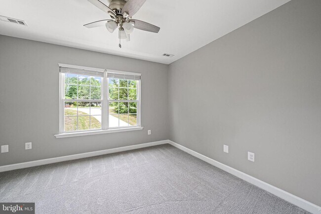 Building Photo - 1525 Walters Ln