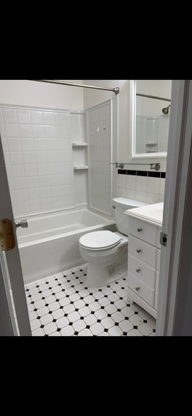 Building Photo - 1128 Easton Rd