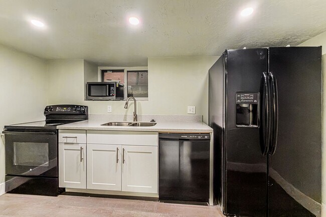 Building Photo - Central Park