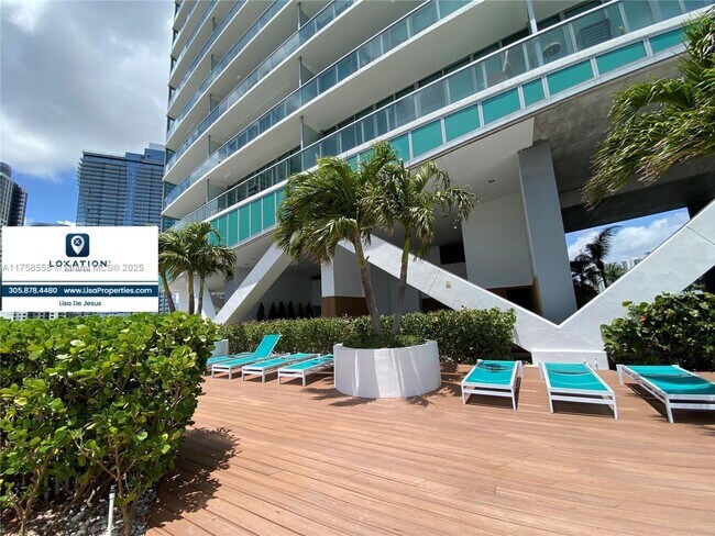 Building Photo - 888 Biscayne Blvd