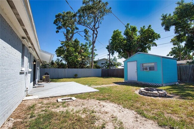 Building Photo - 1056 Venetian Pkwy