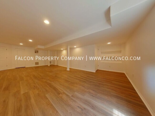 Building Photo - 6101 San Mateo Dr