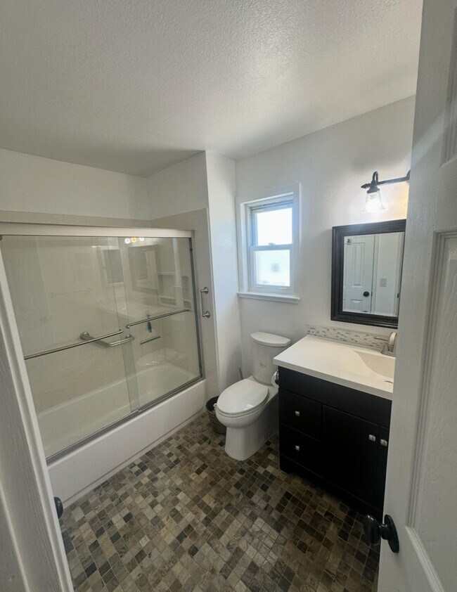 Building Photo - 1701 Ventura Way