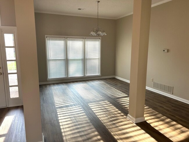 Building Photo - 1250 Sugar Ln