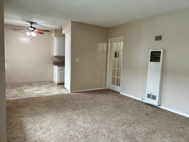 Building Photo - 260 N Oak Ave