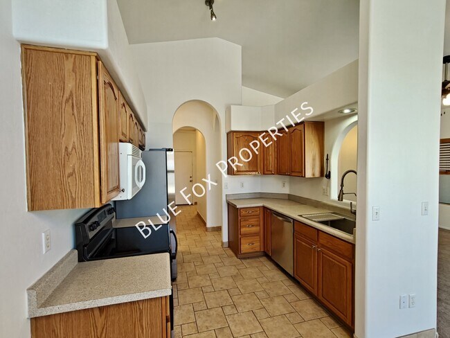 Building Photo - 5680 Shady Grove Dr