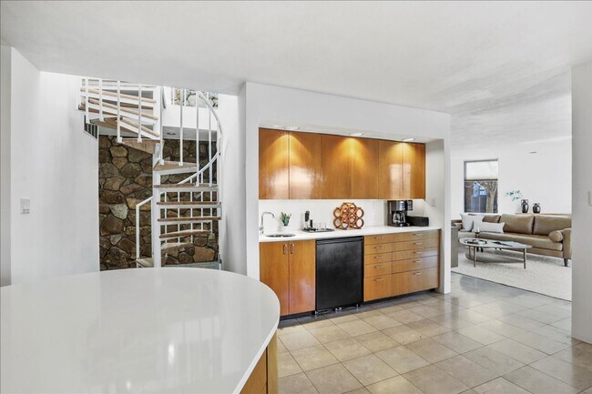 Building Photo - 4010 Clubhouse Dr
