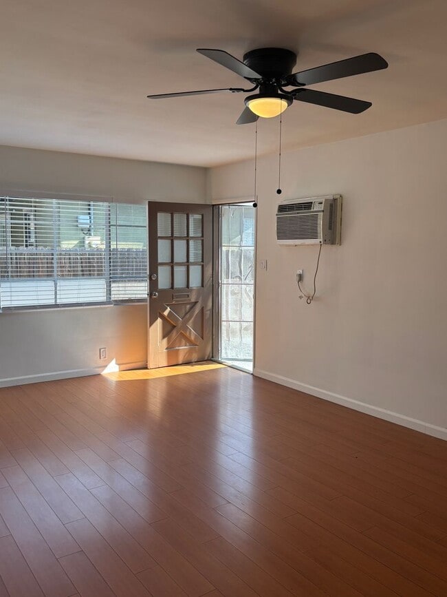 Building Photo - 711 W Wilson Ave