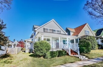 Building Photo - 105 Asteria St