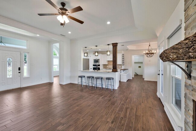 Building Photo - Updated Home with Pool & Shop on 1 acre lot