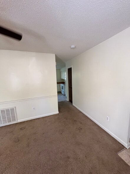 Building Photo - 122 Carriage Pl