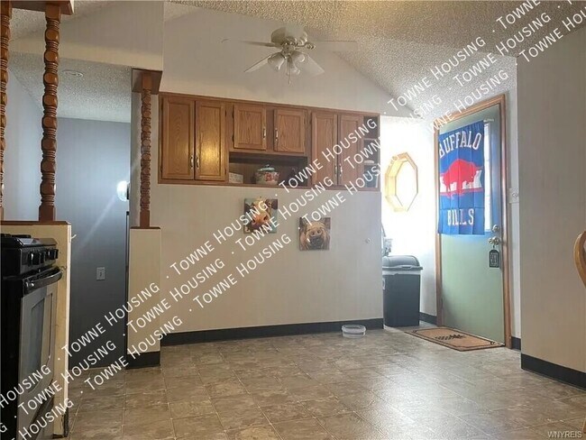 Building Photo - 191 Helen St