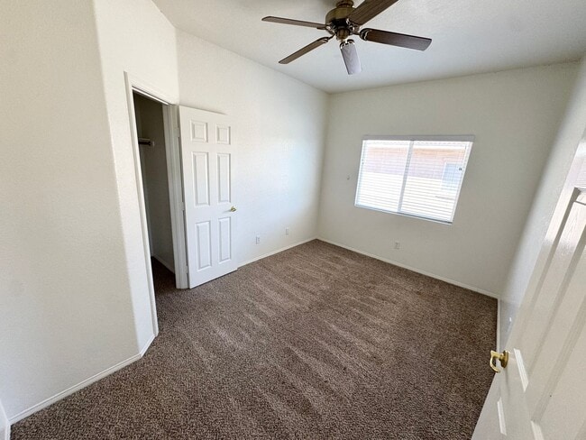 Building Photo - Spacious 6 bedroom home in West Palmdale