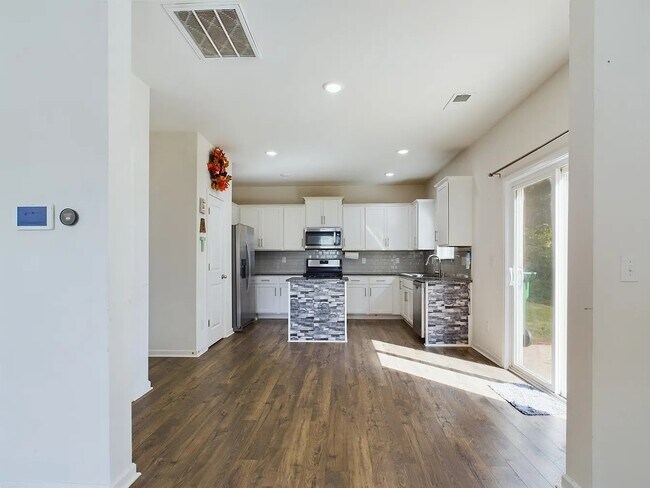 Building Photo - 5012 Jamie Sloop Ln