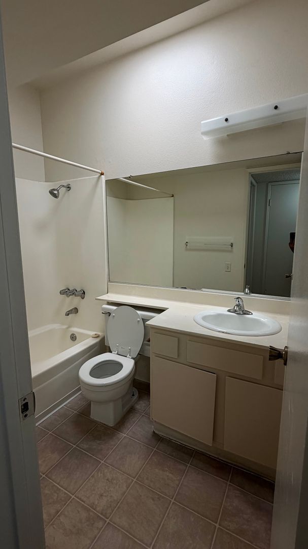 Building Photo - ? Just listed and won’t last long! 2 bed, 1.5 bath condo with private patio yard & in-unit washer...