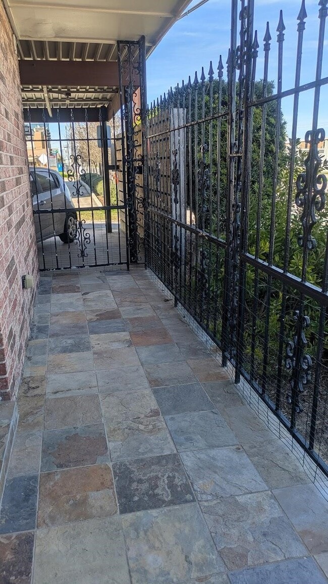 Building Photo - 402 Postoffice St