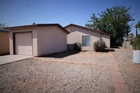 Building Photo - Cozy 3 bedroom home