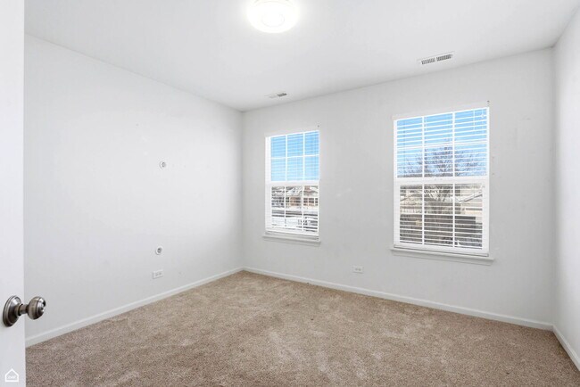 Building Photo - 487 W Hamlin Ln