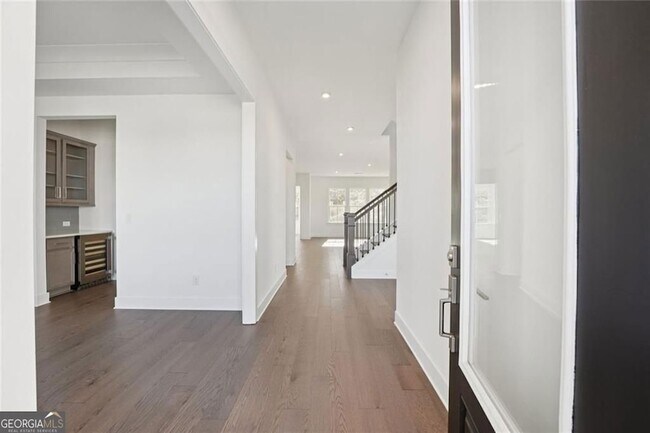 Building Photo - 2815 Medford Dr