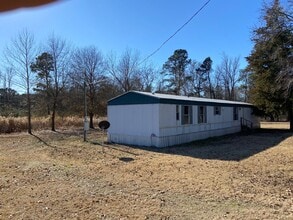 Building Photo - Country Living!
