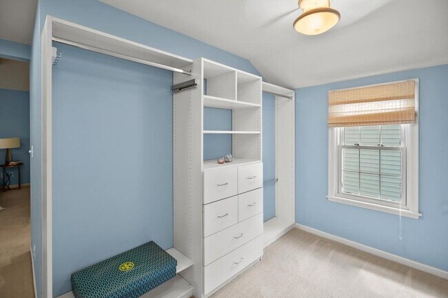 Building Photo - 5160 N Kent Ave