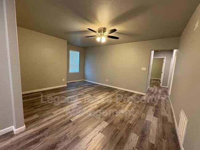 Building Photo - 101-1 Lane Ave