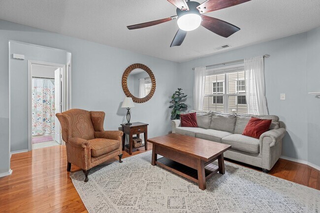 Building Photo - Fantastic 4 Bedroom, 3 Bath home near Brier Creek & RDU, Fenced-in Yard, Bonus Room, Pet Friendly!