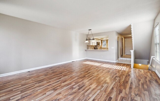 Building Photo - $0 DEPOSIT OPTIONS. SPACIOUS 2 BED, 2.5 BA...