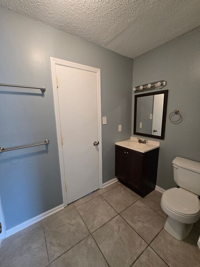 Building Photo - 520 Nottingham Dr