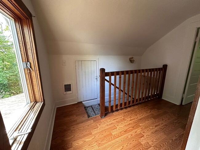 Building Photo - 3 Bedroom 2 Bath Single Family house with ...