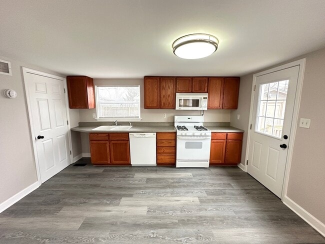 Building Photo - 7425 Cedar Dr