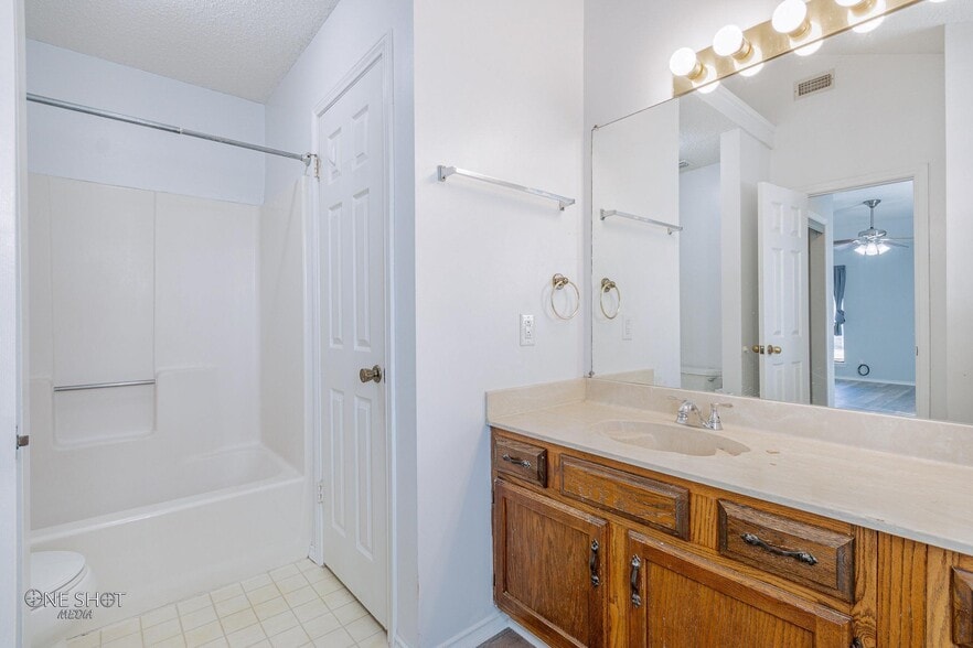 Building Photo - 2957 Oak Ridge Ct