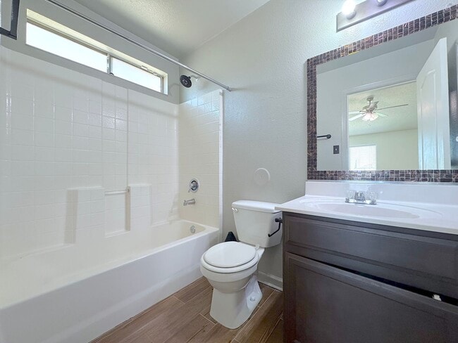 Building Photo - East El Paso 3bed/2bath Refrig A/C & Synthetic Lawn!