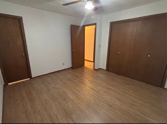 Building Photo - 106 Merlin Cir
